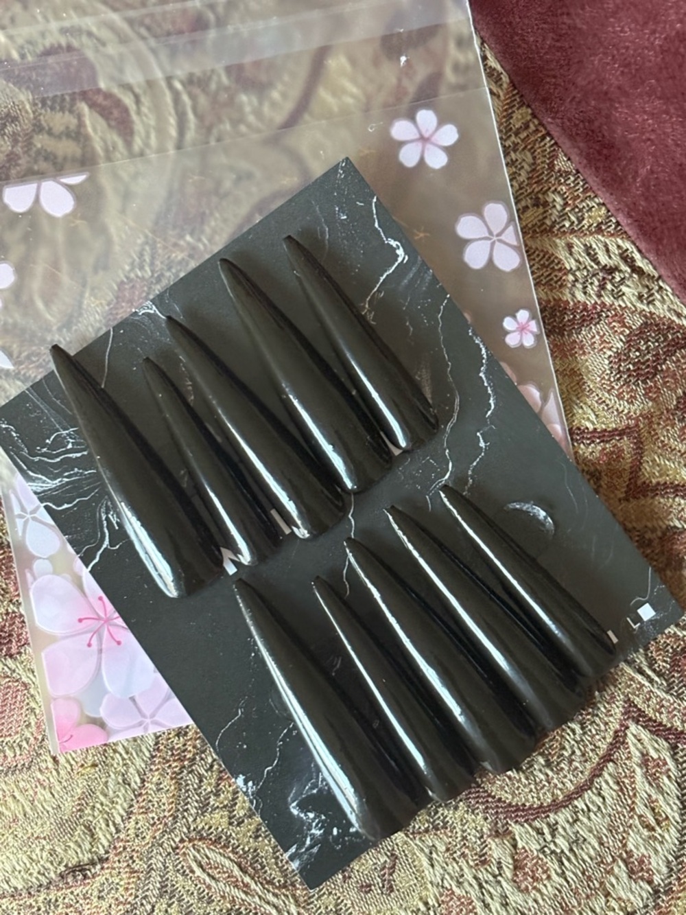Glossy dark Stiletto Press-On Nail Set